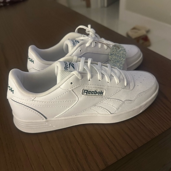 *Never Worn* Reebok White and Green Women's Sneakers - Picture 3 of 4